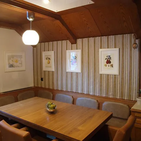 Pear Tree House Tatil Evi